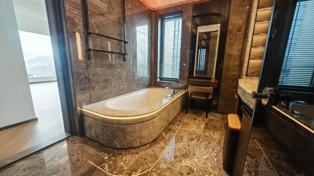 主人套房浴室約400方呎